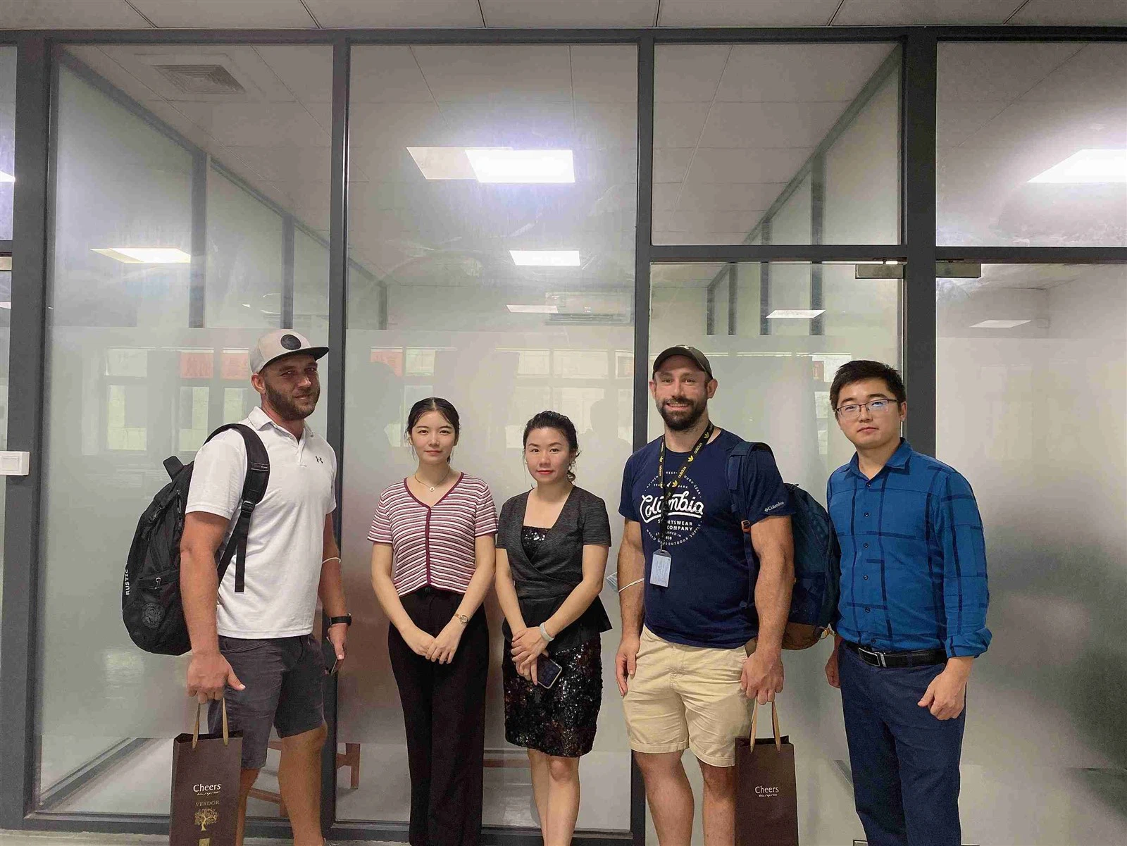 9b15123e628e4559e0ce437d165fe401